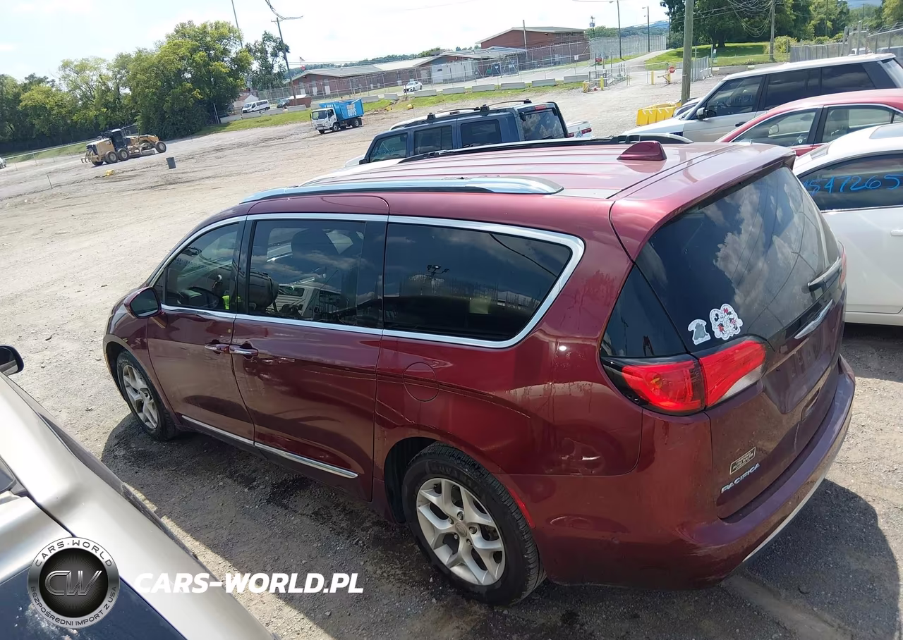 2017 Chrysler Pacifica Touring-L Plus VIN:2C4RC1EG1HR593525 - 14