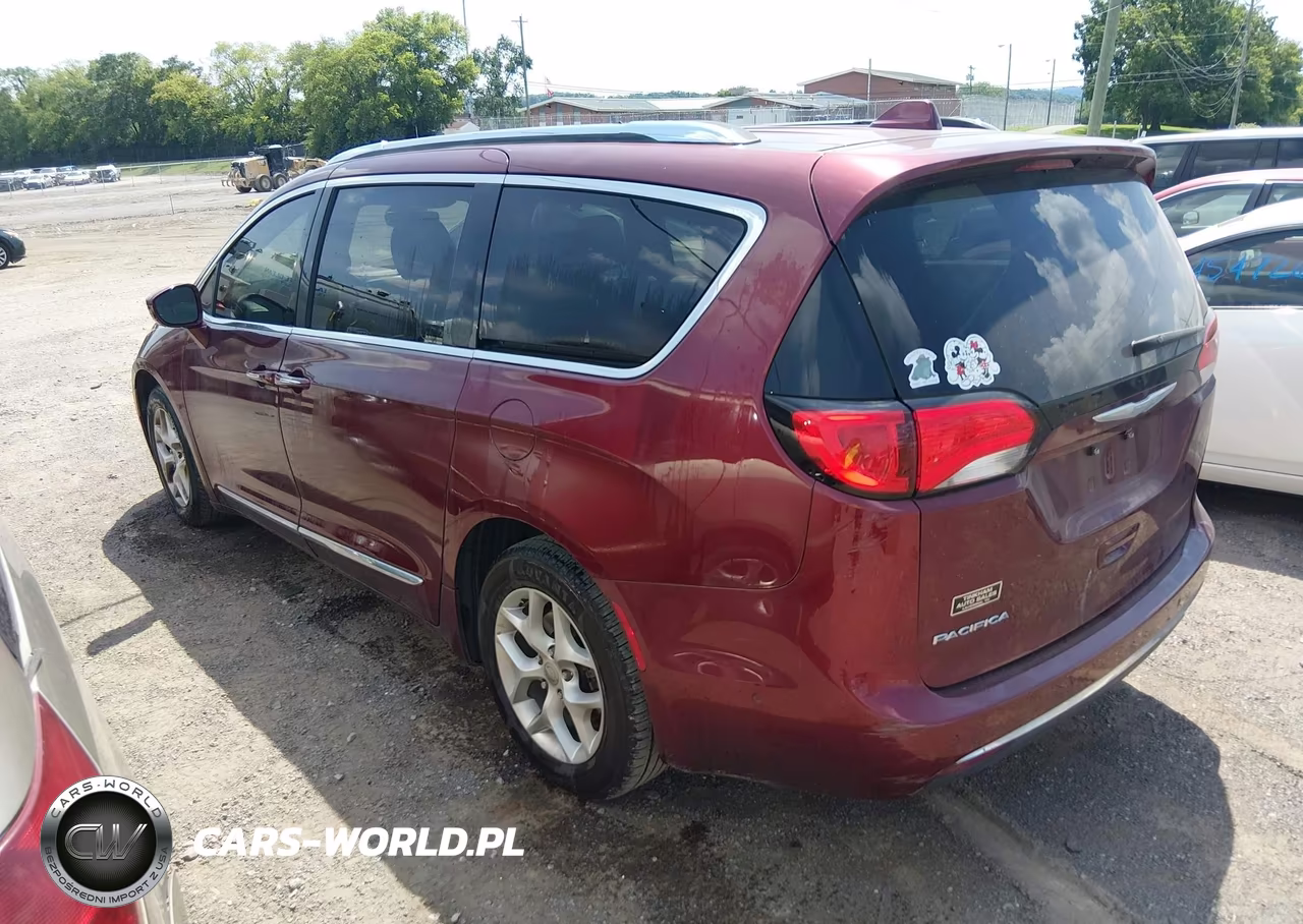 2017 Chrysler Pacifica Touring-L Plus VIN:2C4RC1EG1HR593525 - 3