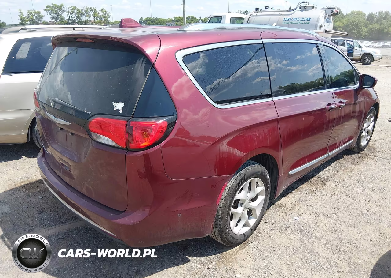 2017 Chrysler Pacifica Touring-L Plus VIN:2C4RC1EG1HR593525 - 4