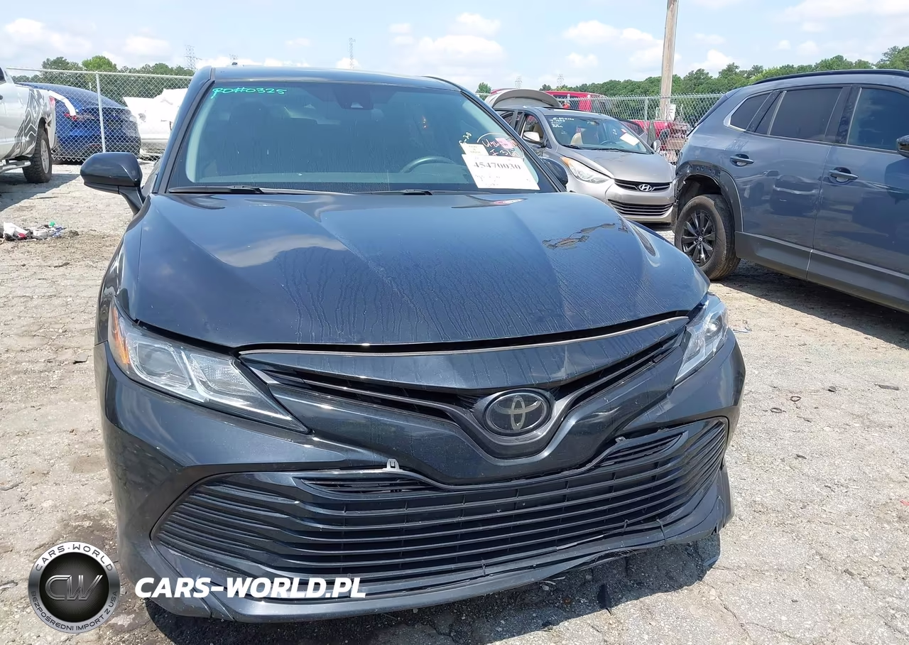 2020 Toyota Camry Le VIN:4T1C11AKXLU510851 - 12