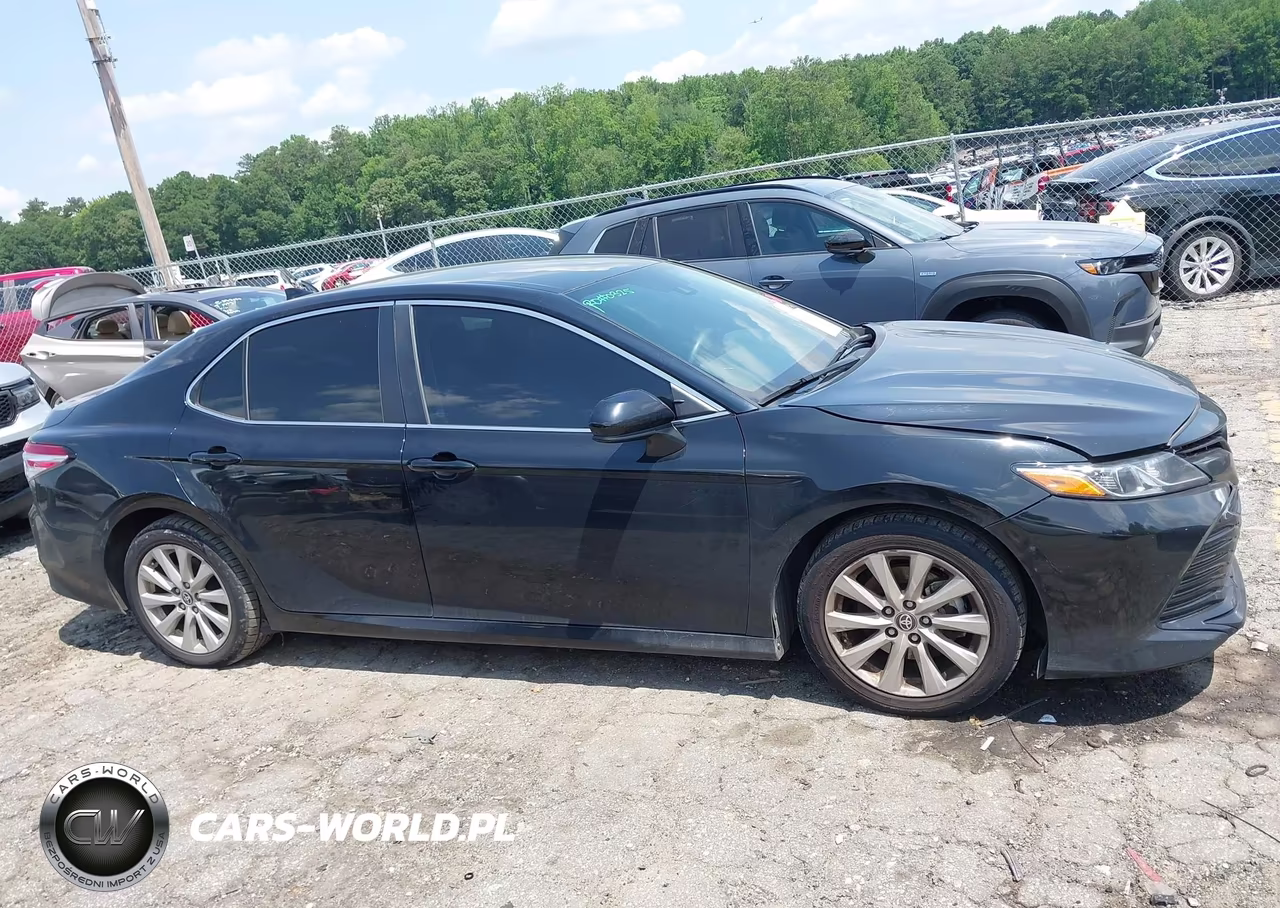 2020 Toyota Camry Le VIN:4T1C11AKXLU510851 - 13