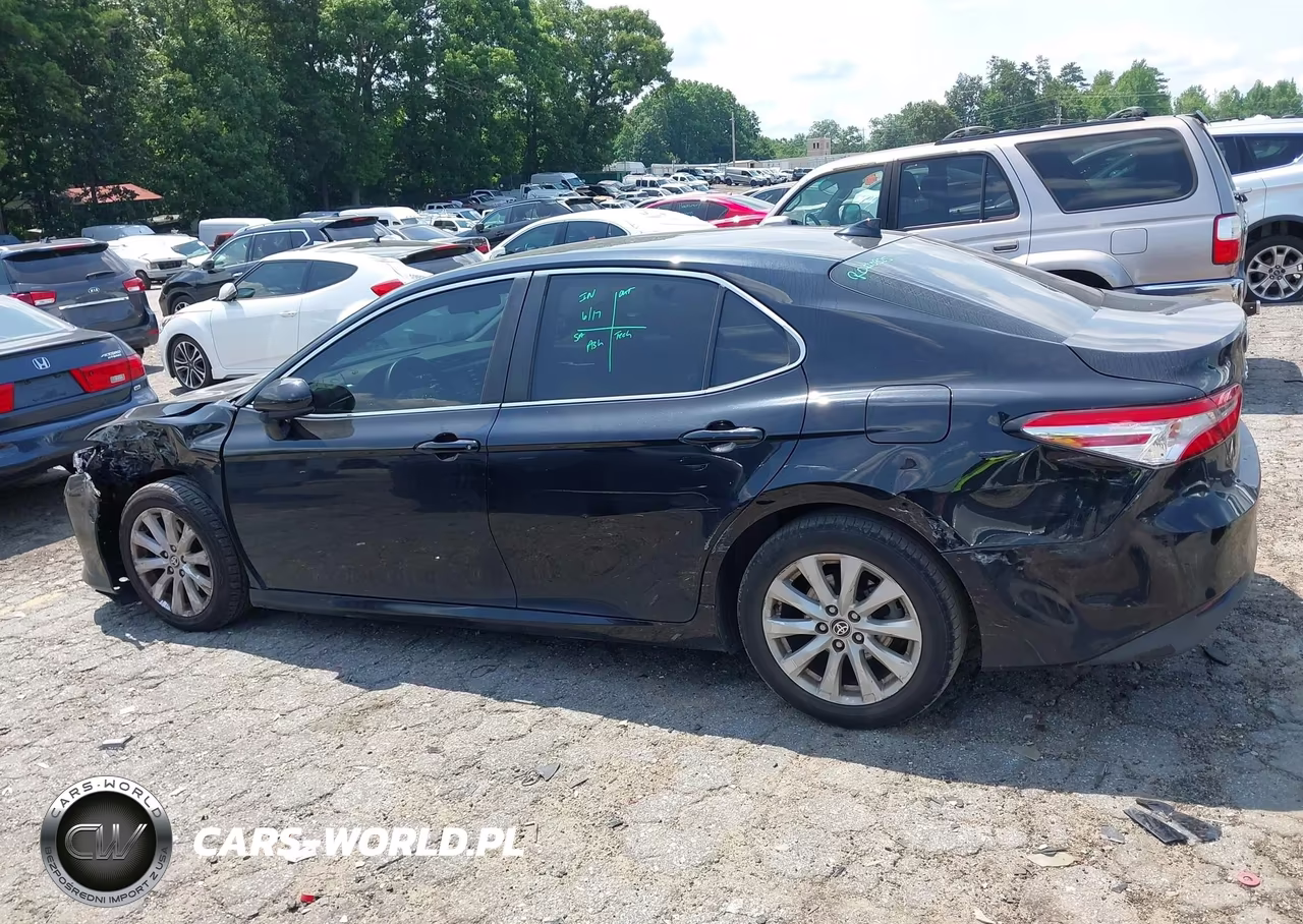 2020 Toyota Camry Le VIN:4T1C11AKXLU510851 - 14