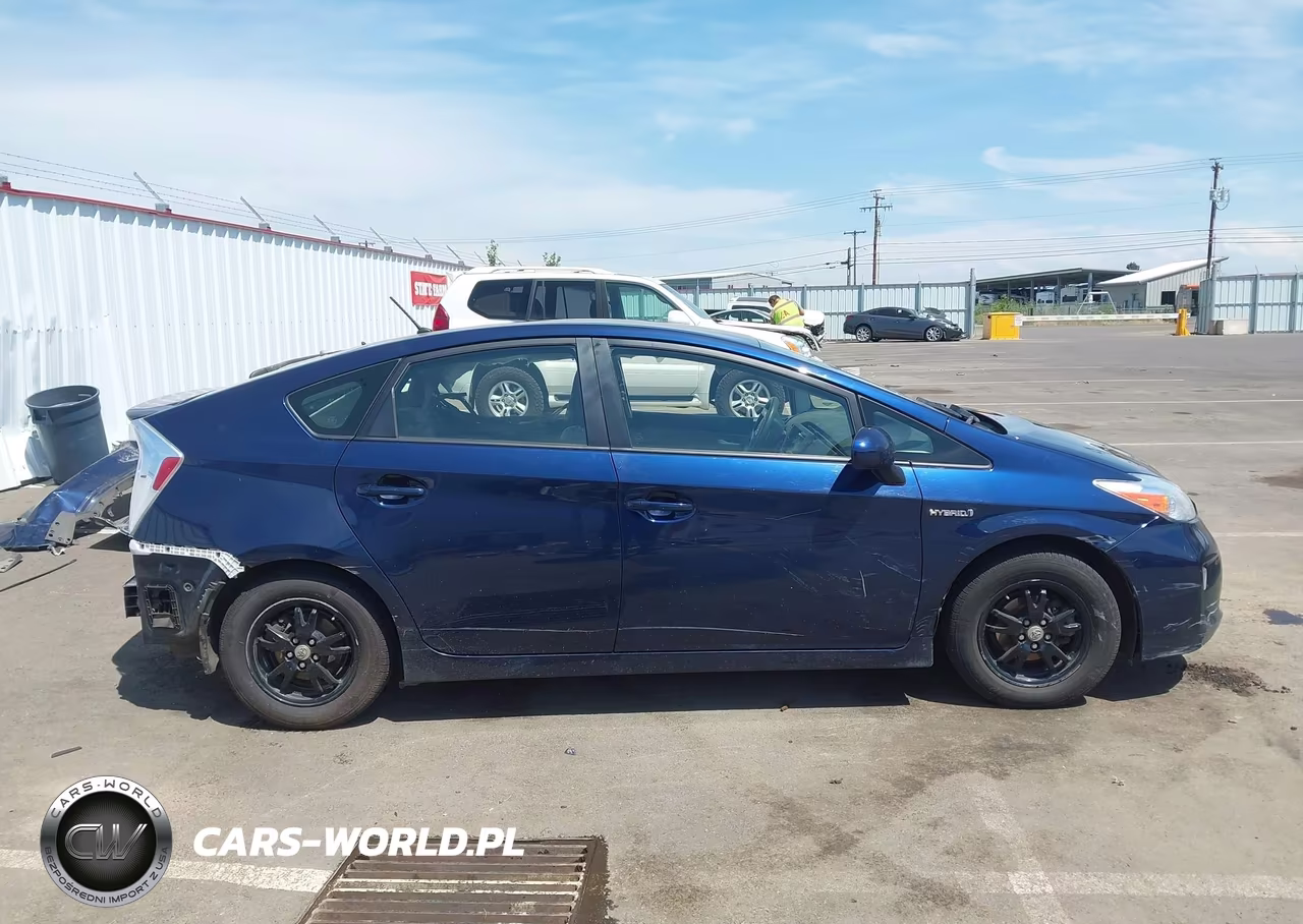 2014 Toyota Prius Two VIN:JTDKN3DU7E0391535 - 13