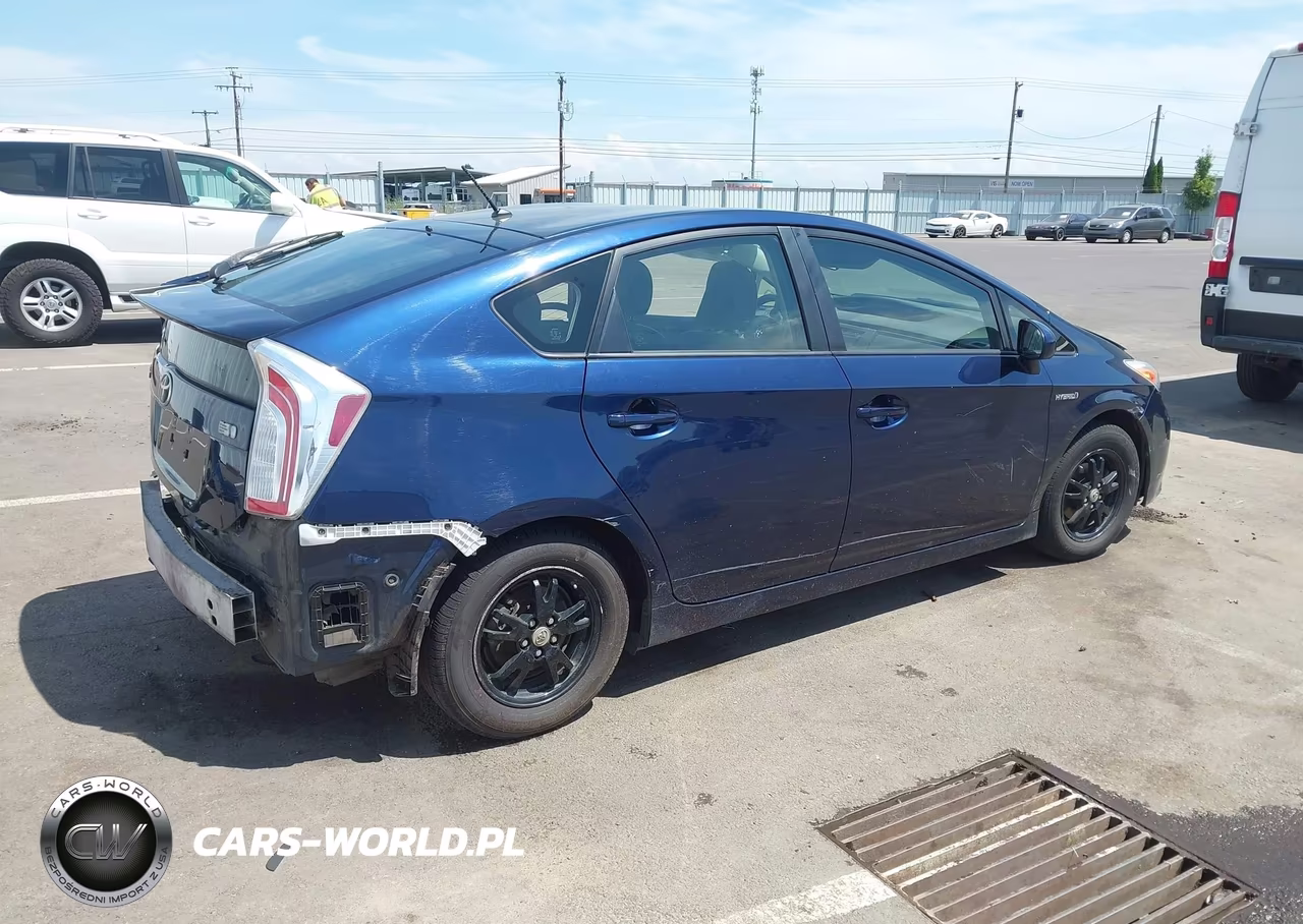 2014 Toyota Prius Two VIN:JTDKN3DU7E0391535 - 4