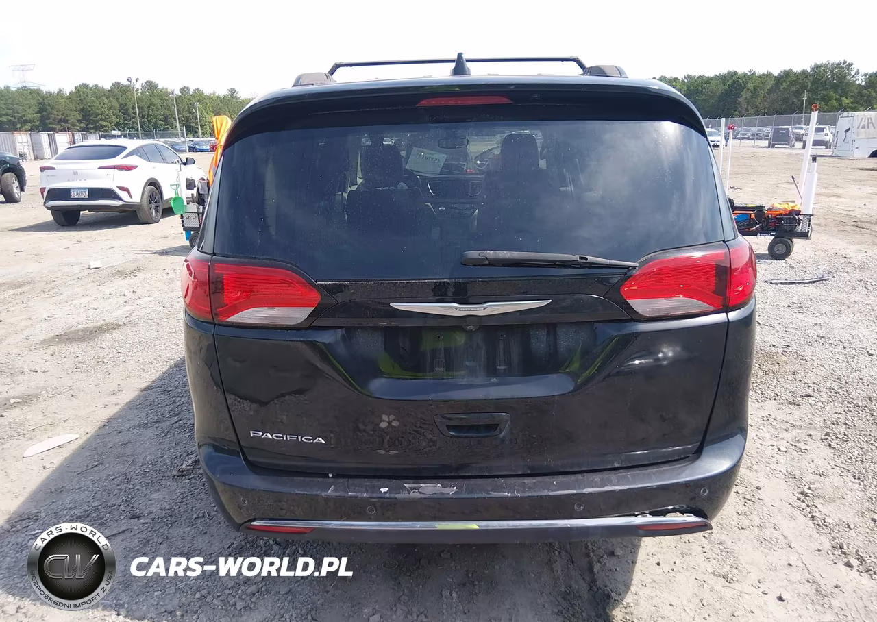 2017 Chrysler Pacifica Touring-L VIN:2C4RC1BG1HR503634 - 17