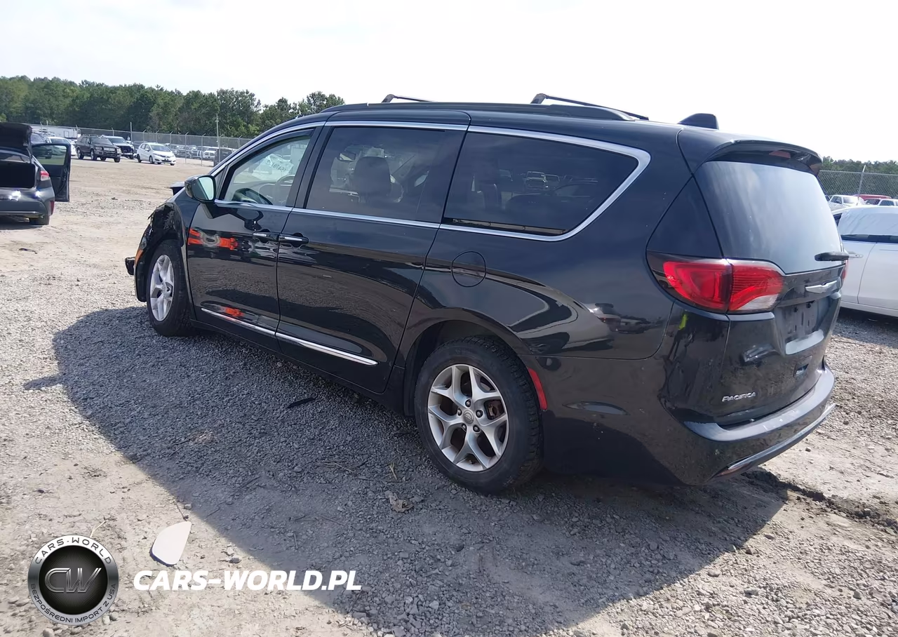 2017 Chrysler Pacifica Touring-L VIN:2C4RC1BG1HR503634 - 3