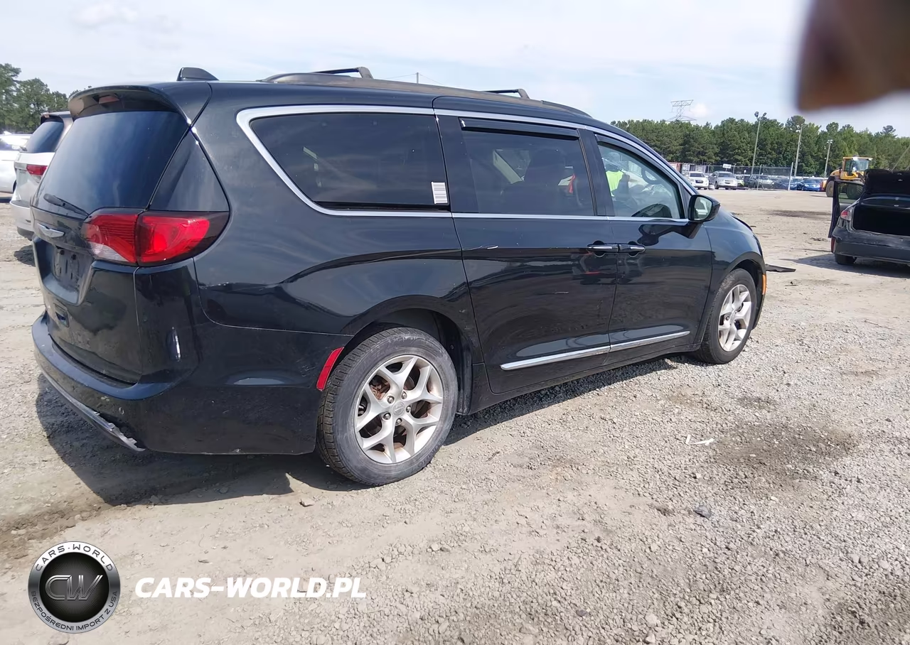 2017 Chrysler Pacifica Touring-L VIN:2C4RC1BG1HR503634 - 4