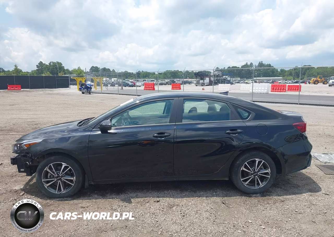 2024 Kia Forte Lxs VIN:3KPF24AD8RE826547 - 15