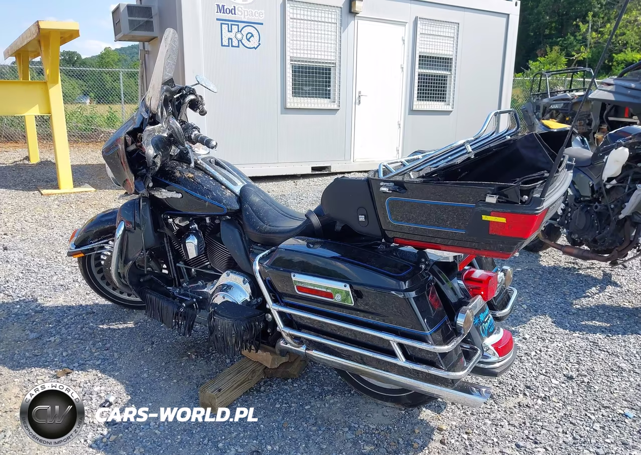2010 Harley-Davidson Flhtcu Shrine VIN:1HD1FL412AB634308 - 3