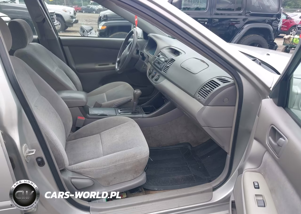 2003 Toyota Camry Le VIN:4T1BE32K63U200710 - 5