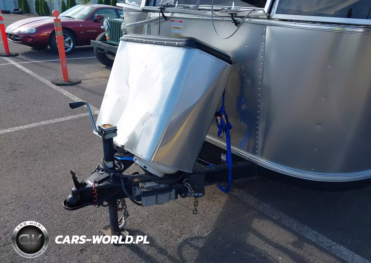 2018 Airstream Other VIN:1STVRTF17JJ541203 - 10