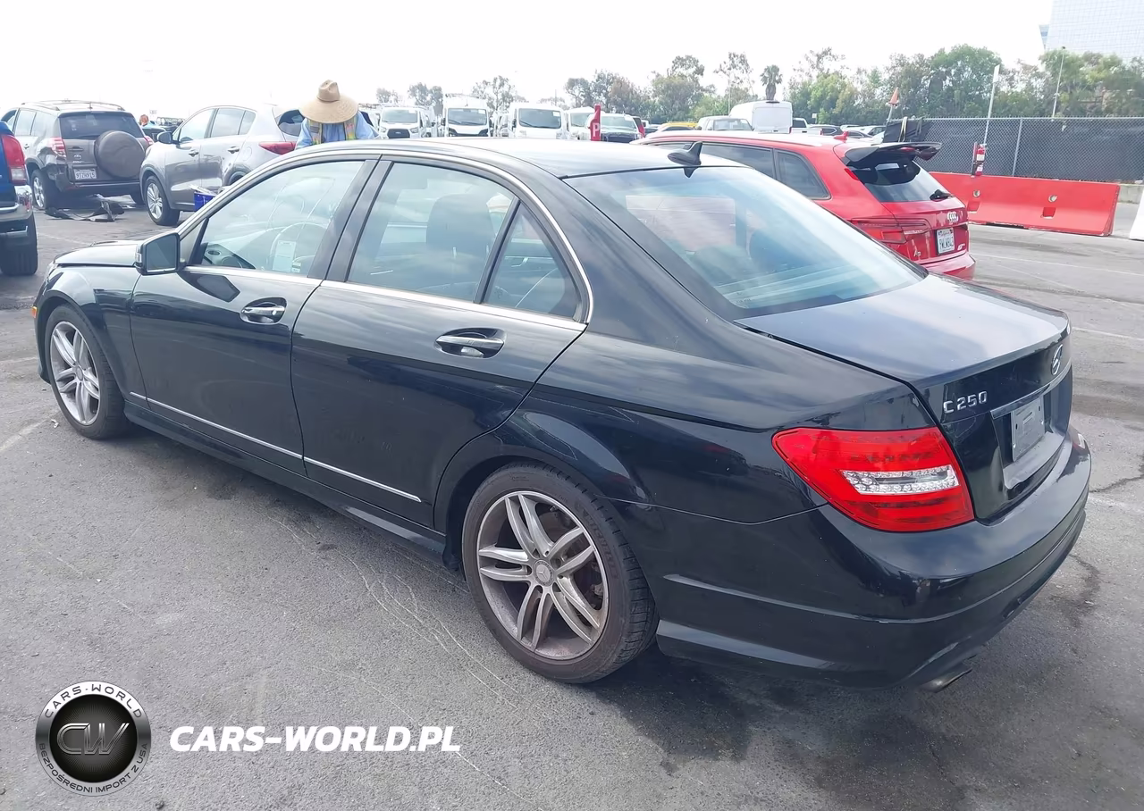 2014 Mercedes-Benz C 250 Sport VIN:WDDGF4HB6EA957928 - 3
