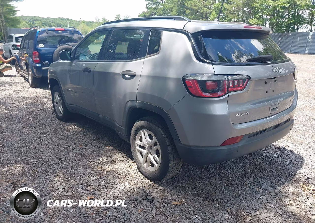 2018 Jeep Compass Sport 4X4 VIN:3C4NJDAB7JT116617 - 3