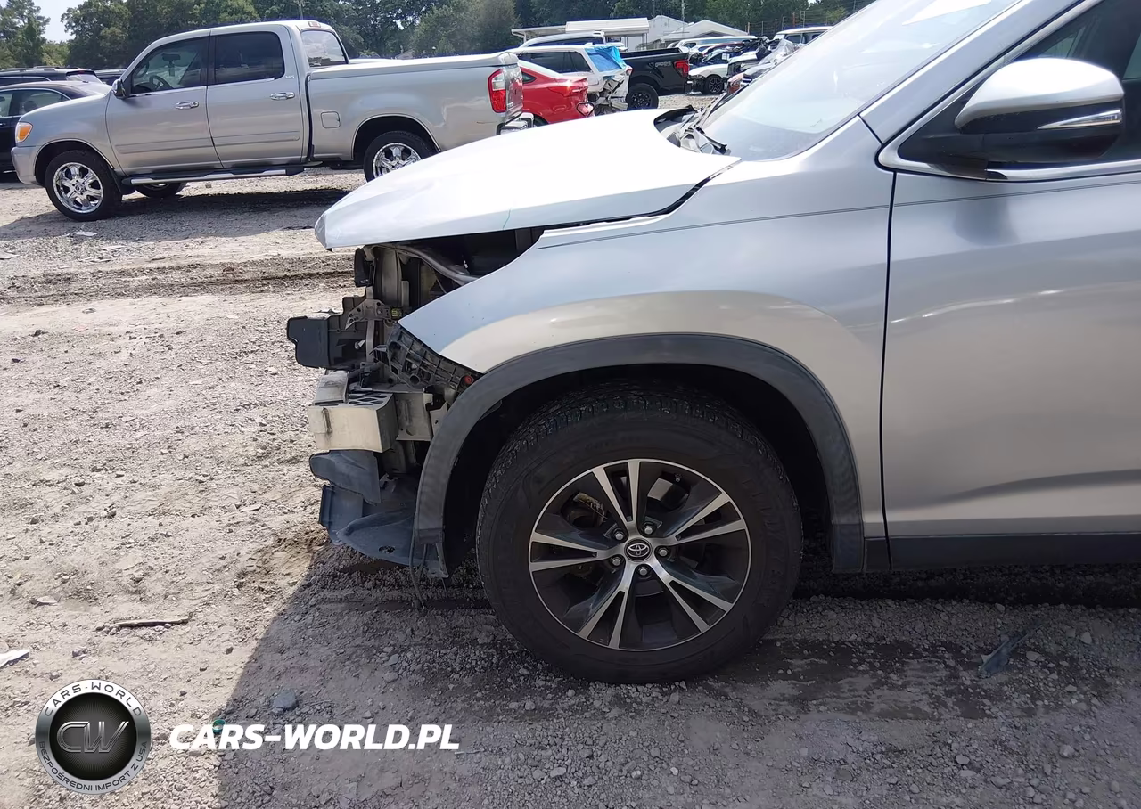 2019 Toyota Highlander Le VIN:5TDZARFH1KS047589 - 18