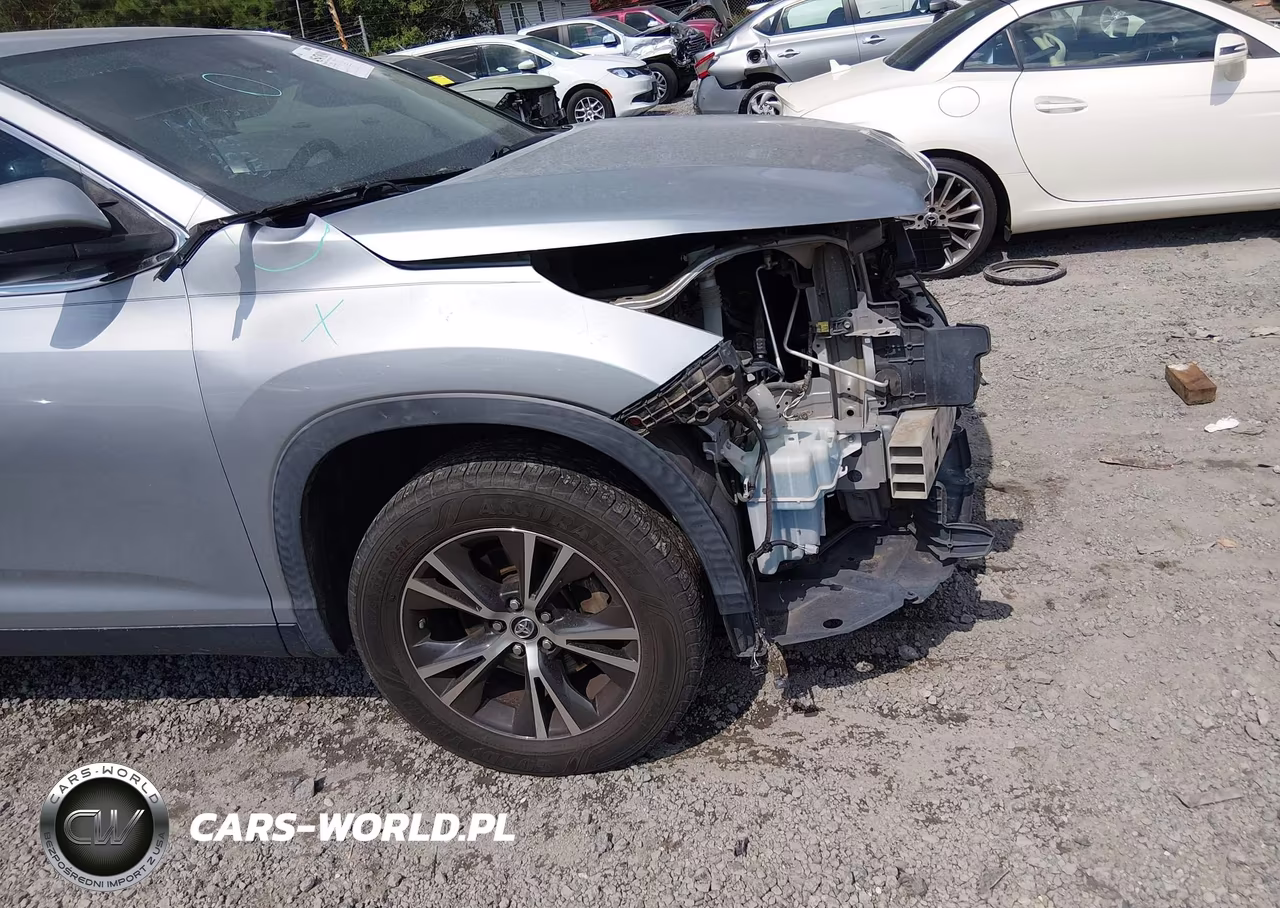 2019 Toyota Highlander Le VIN:5TDZARFH1KS047589 - 19