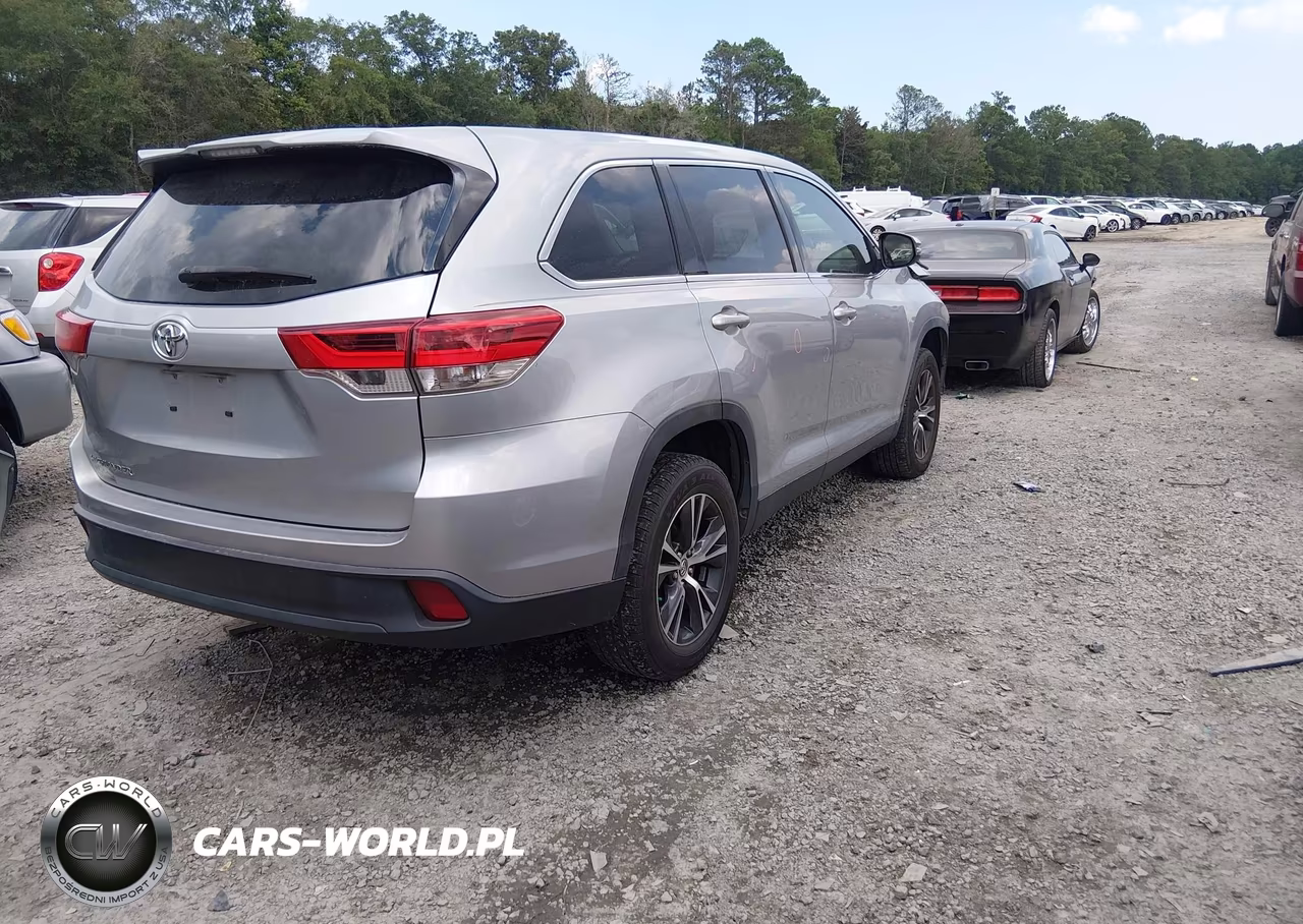 2019 Toyota Highlander Le VIN:5TDZARFH1KS047589 - 4