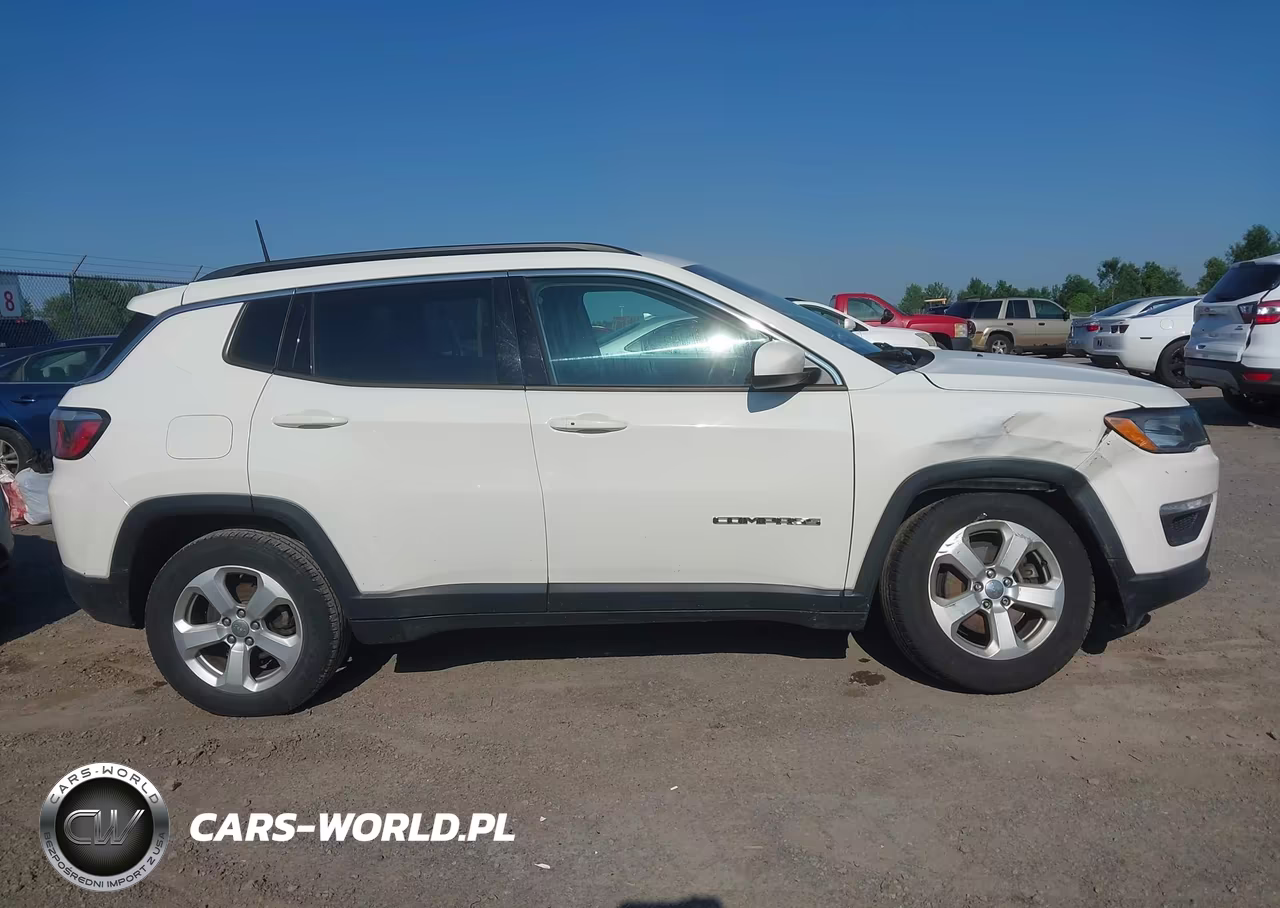 2018 Jeep Compass Latitude 4X4 VIN:3C4NJDBBXJT113077 - 13