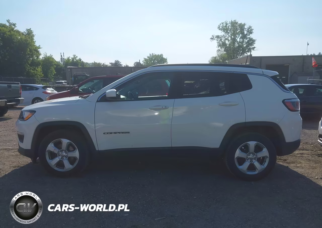 2018 Jeep Compass Latitude 4X4 VIN:3C4NJDBBXJT113077 - 14