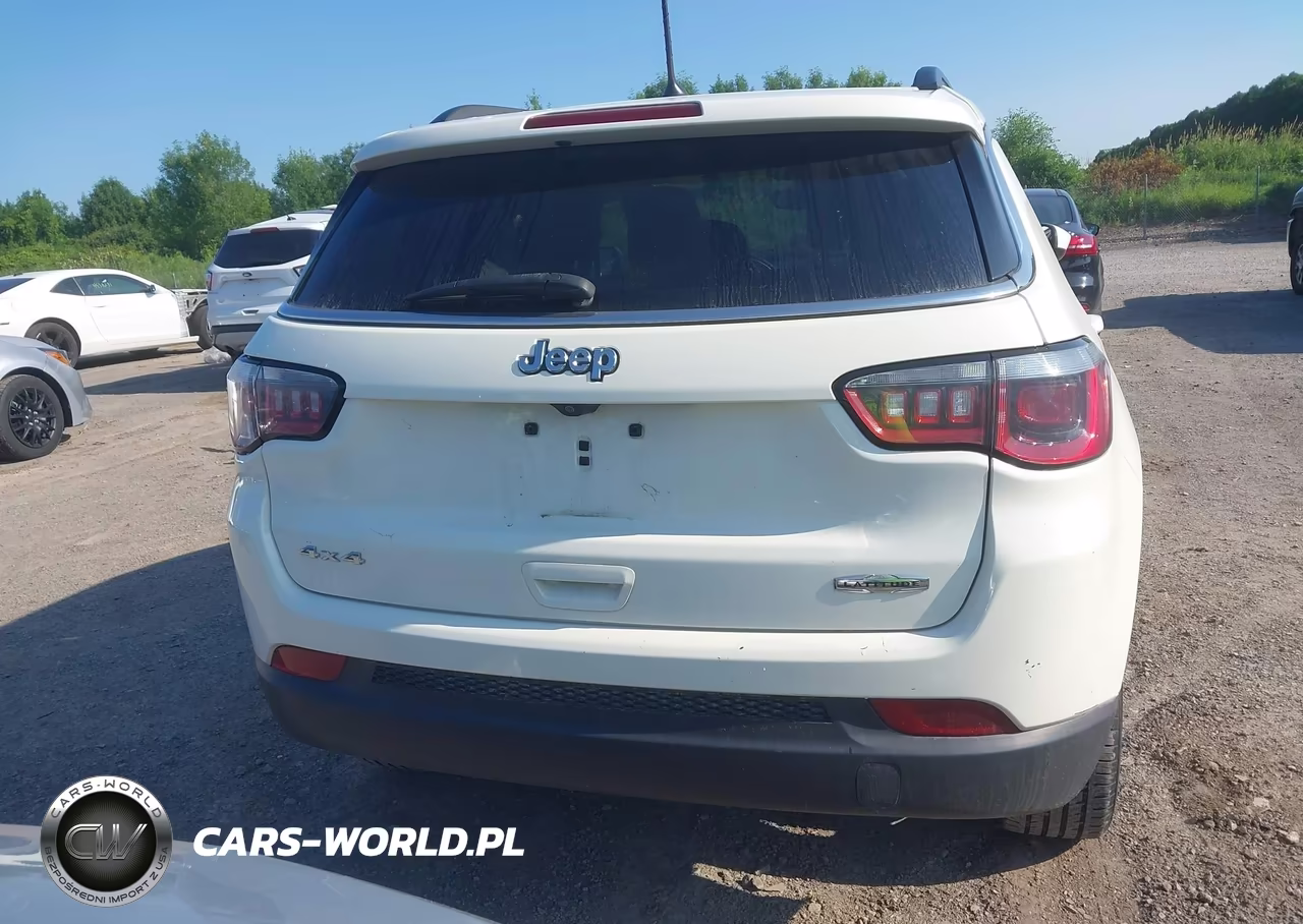 2018 Jeep Compass Latitude 4X4 VIN:3C4NJDBBXJT113077 - 16