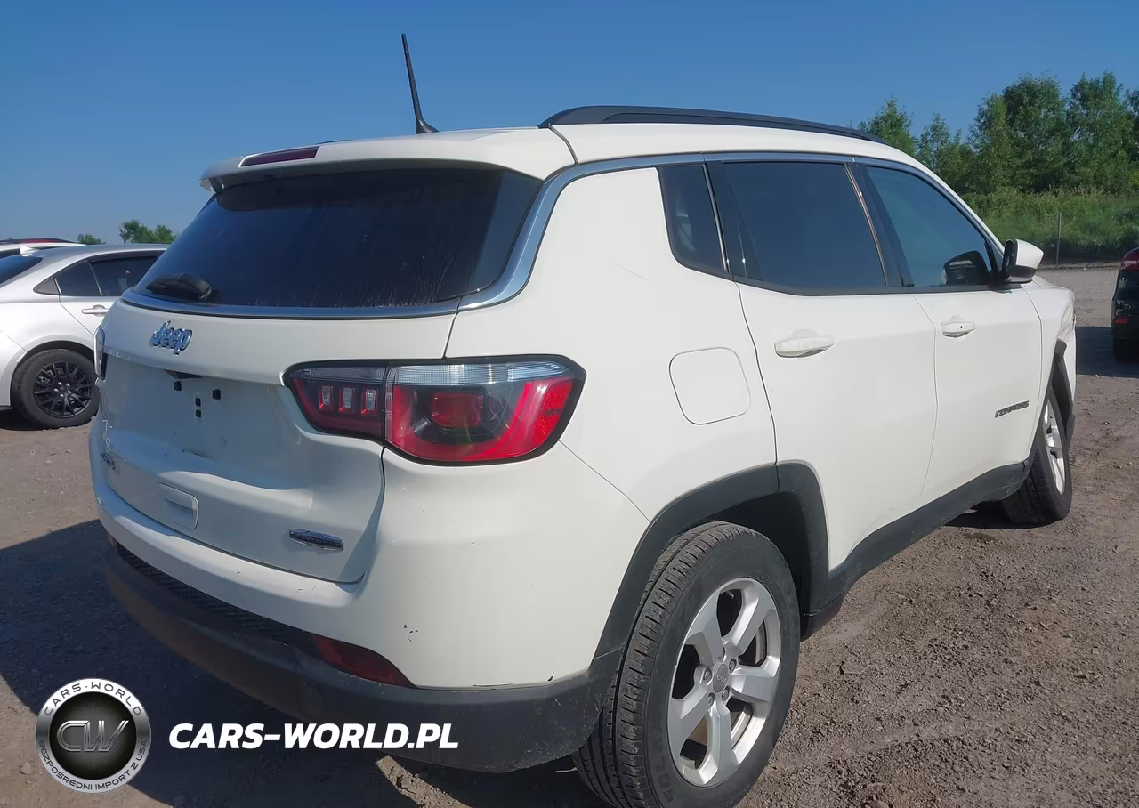 2018 Jeep Compass Latitude 4X4 VIN:3C4NJDBBXJT113077 - 4