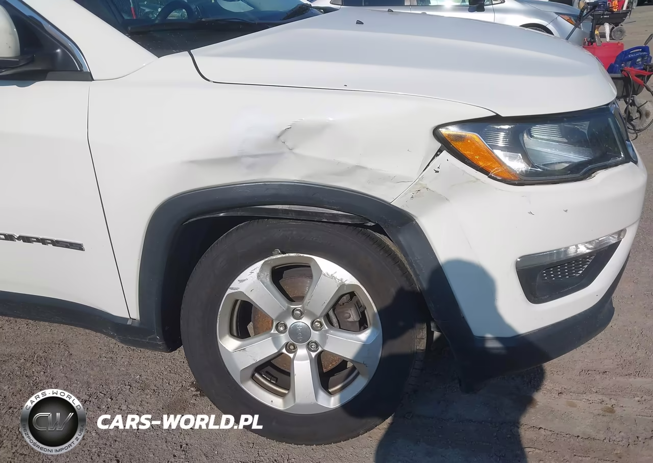 2018 Jeep Compass Latitude 4X4 VIN:3C4NJDBBXJT113077 - 6