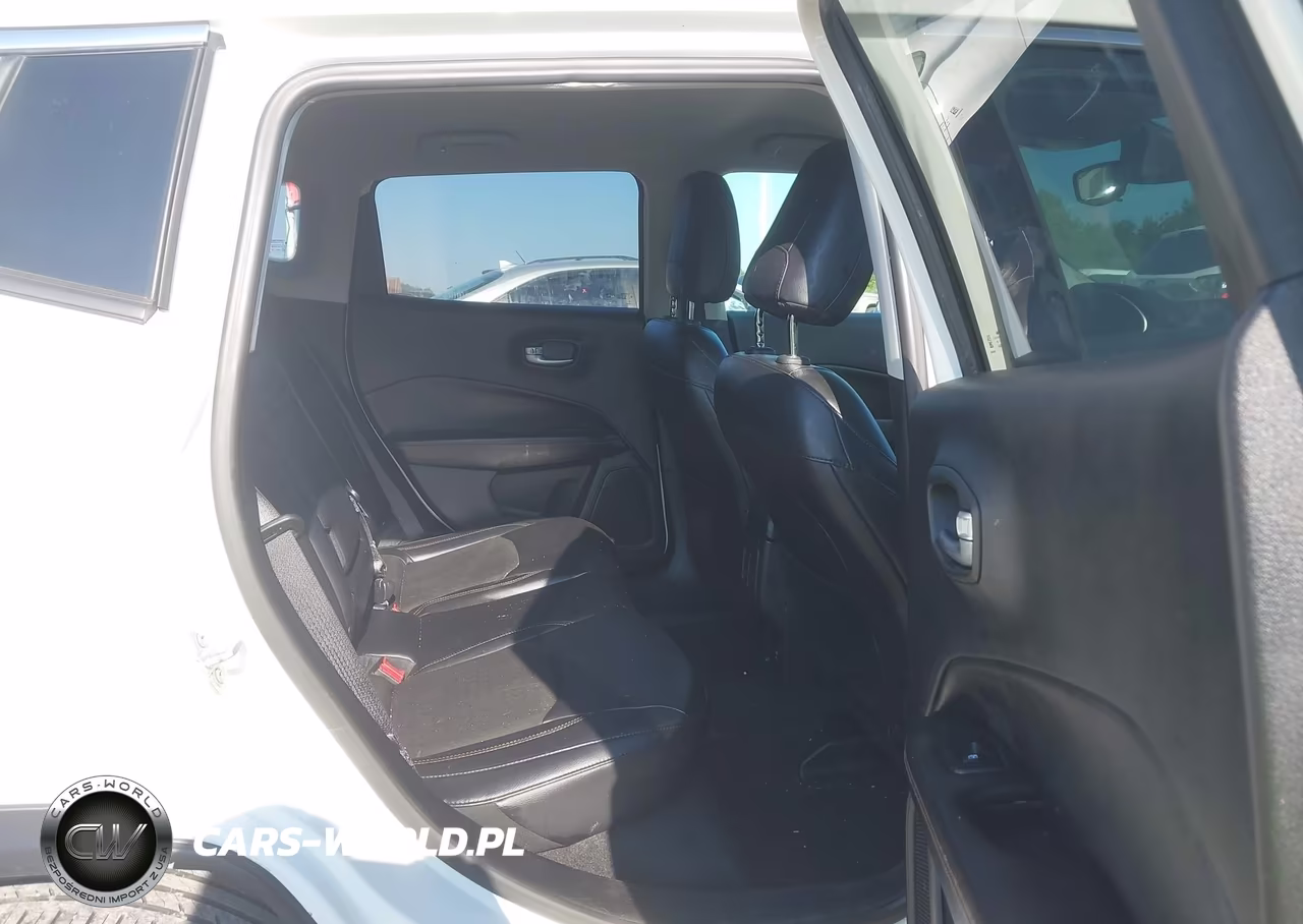 2018 Jeep Compass Latitude 4X4 VIN:3C4NJDBBXJT113077 - 8