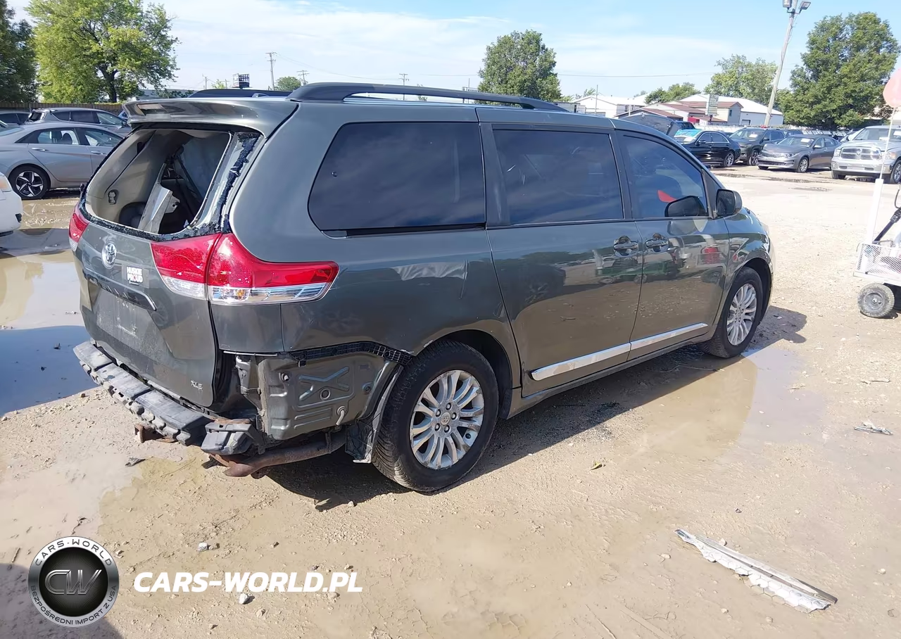 2011 Toyota Sienna Xle V6 VIN:5TDYK3DC4BS134268 - 4