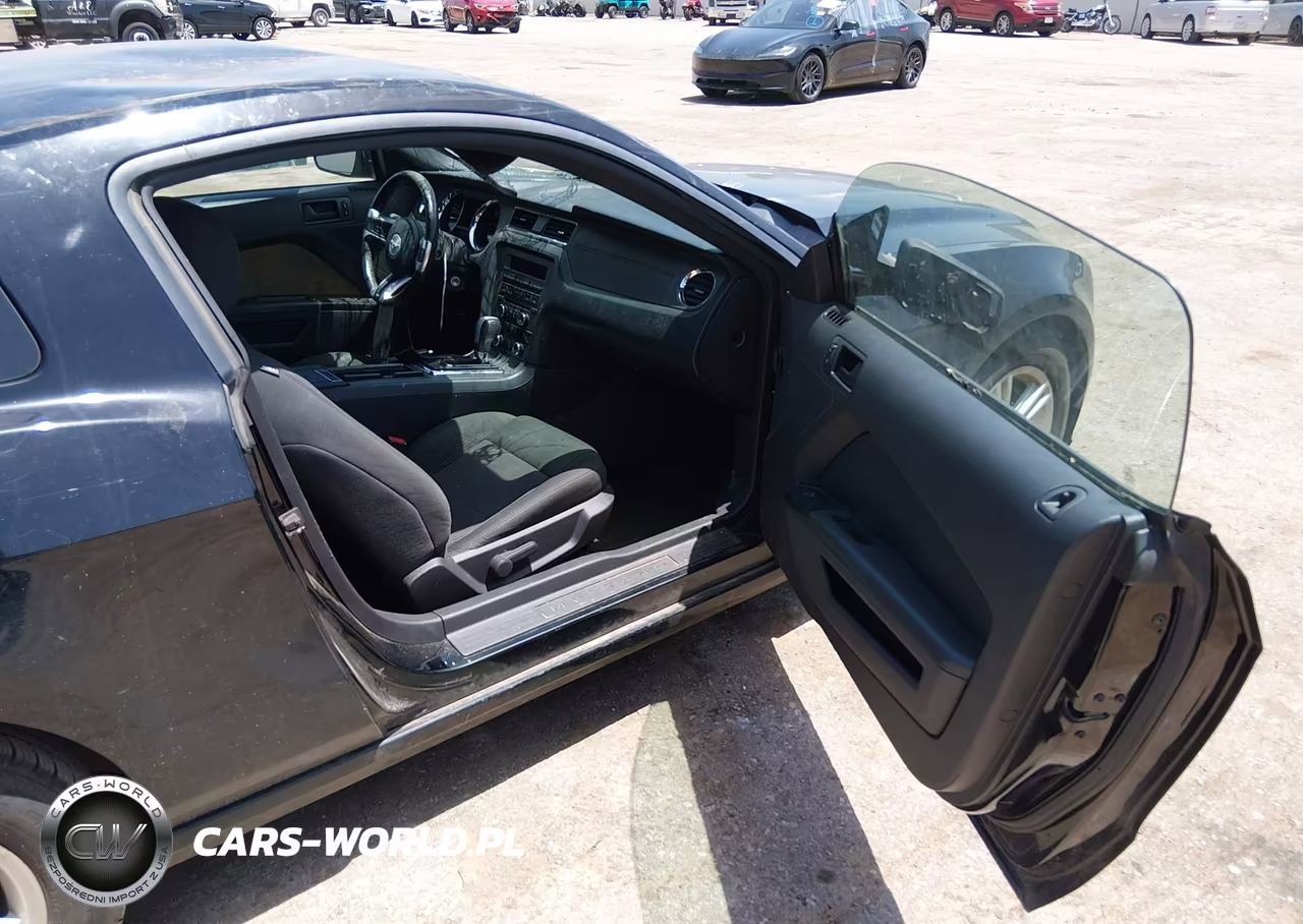 2014 Ford Mustang V6-V6 Premium VIN:1ZVBP8AMXE5326383 - 5