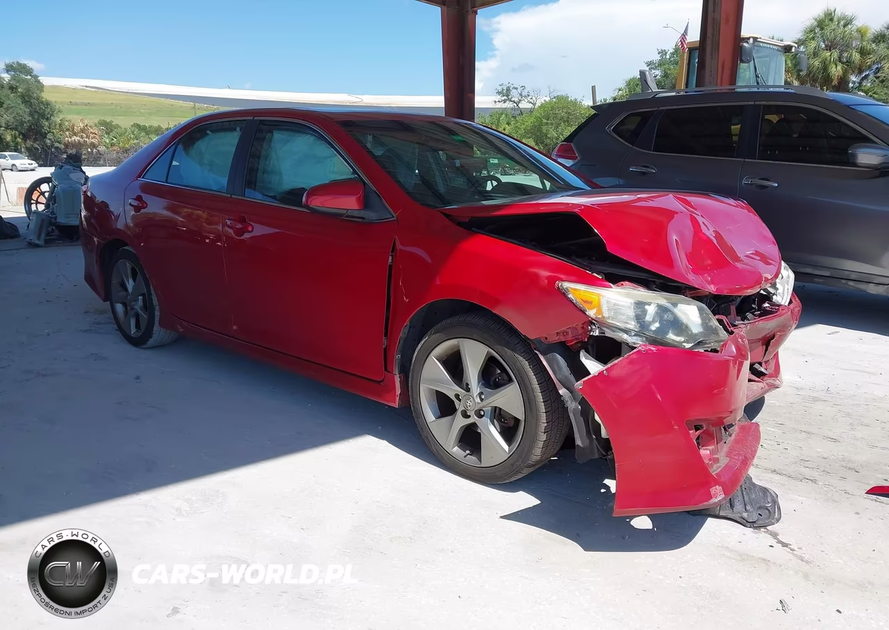 2014 Toyota Camry Se Sport – zdjęcie 1 z 20