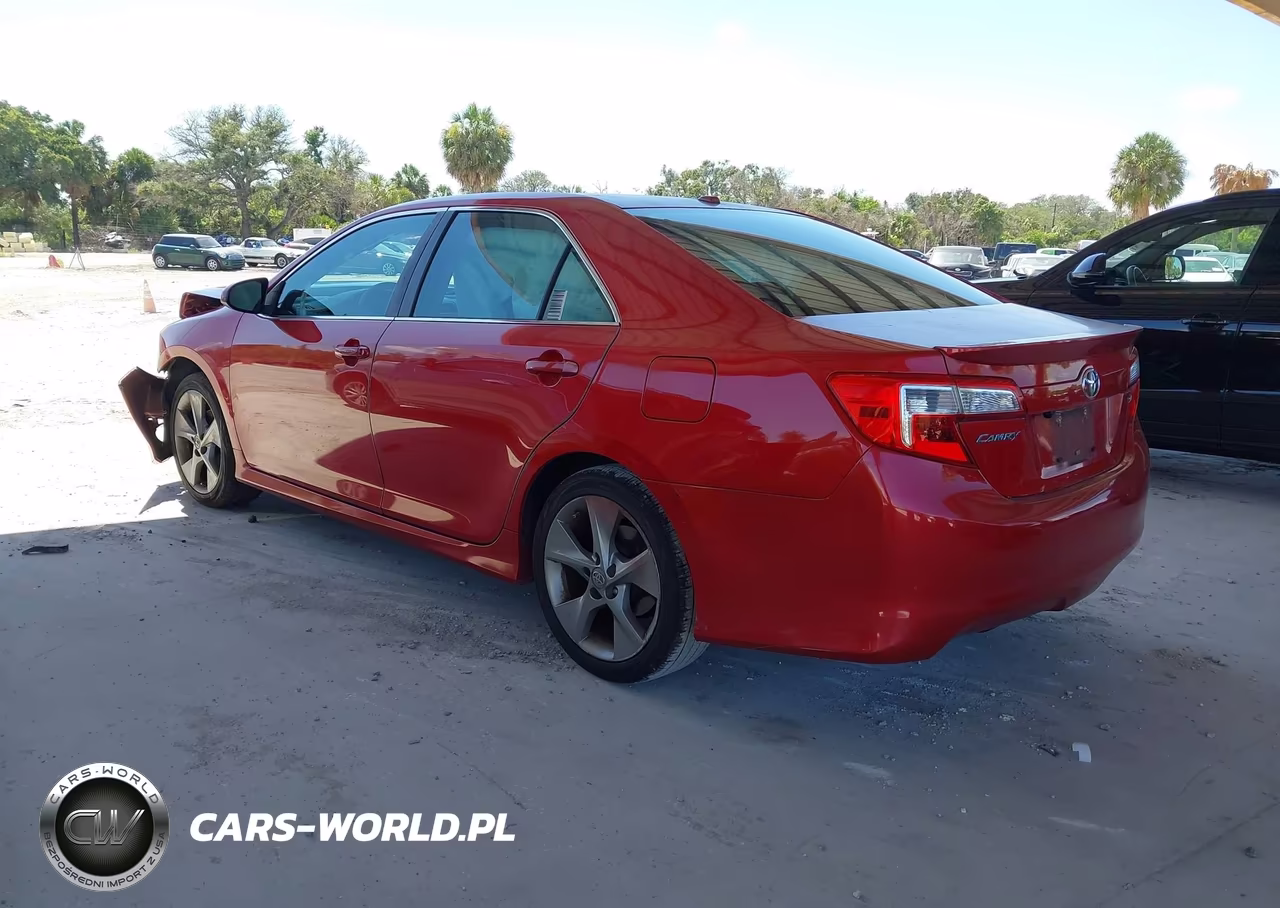 2014 Toyota Camry Se Sport VIN:4T1BF1FK3EU727473 - 3