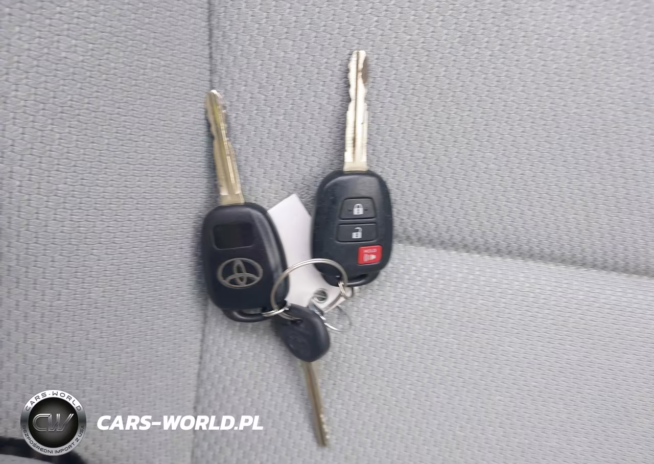 2012 Toyota Prius C One VIN:JTDKDTB39C1026343 - 11