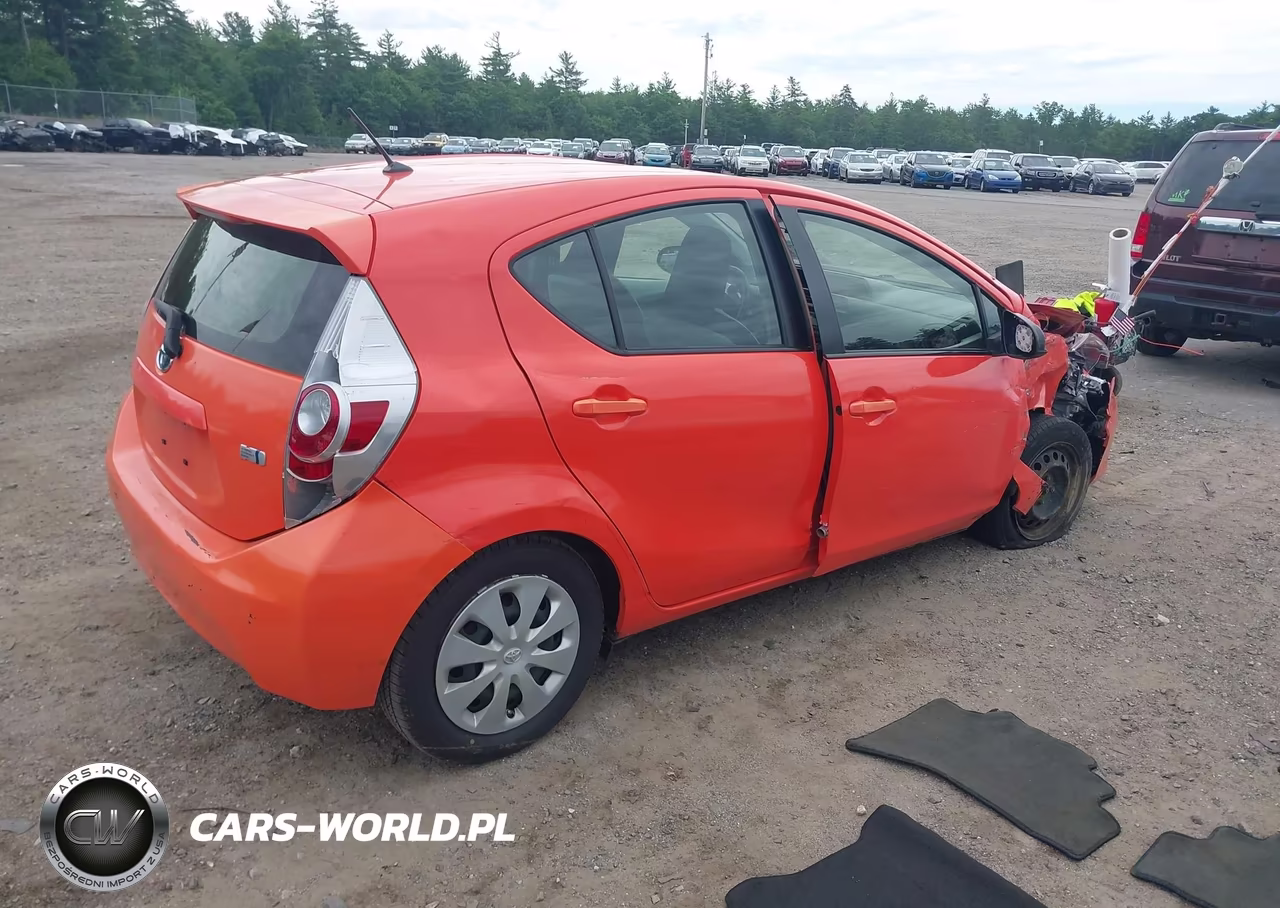 2012 Toyota Prius C One VIN:JTDKDTB39C1026343 - 4