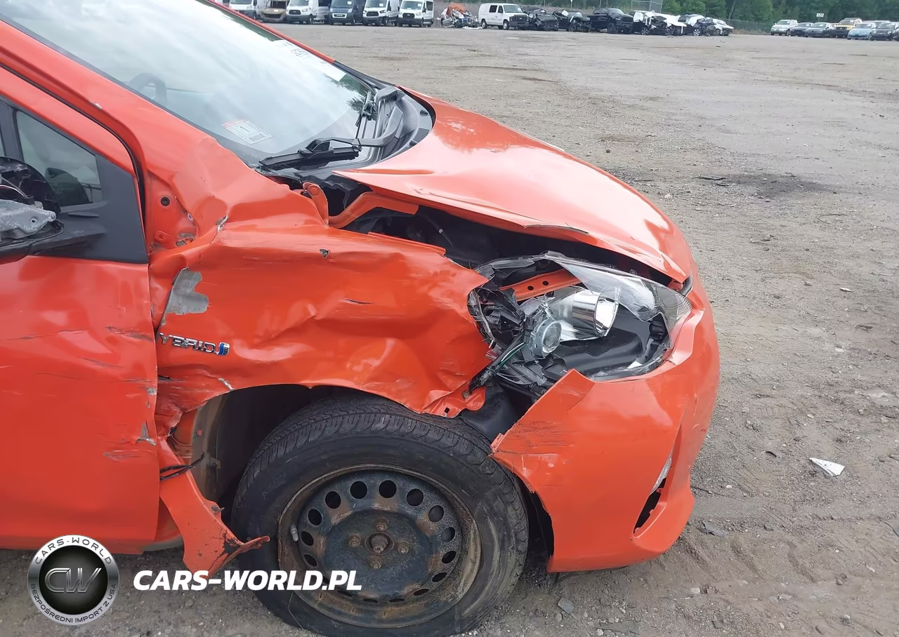 2012 Toyota Prius C One VIN:JTDKDTB39C1026343 - 6