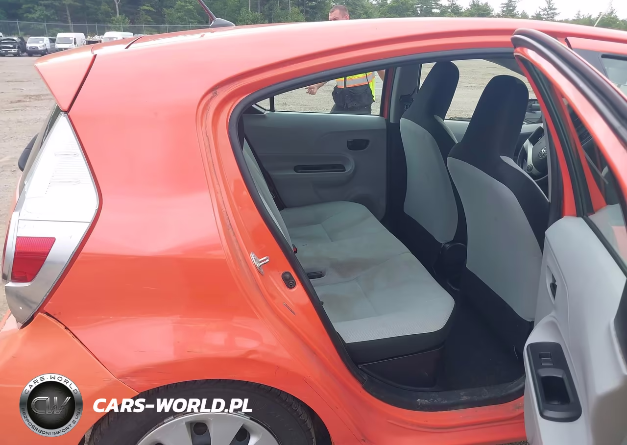 2012 Toyota Prius C One VIN:JTDKDTB39C1026343 - 8