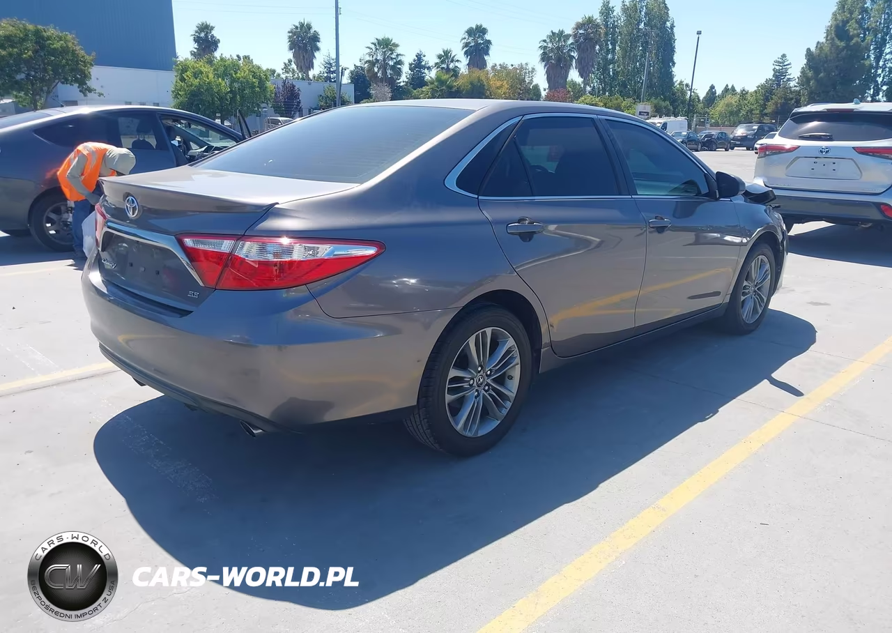 2016 Toyota Camry Se VIN:4T1BF1FK9GU174721 - 4