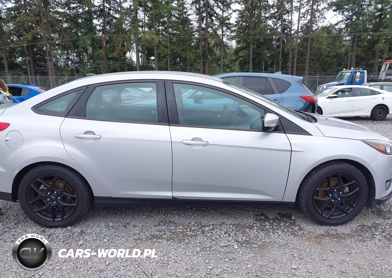 2016 Ford Focus Se VIN:1FADP3F23GL286271 - 14