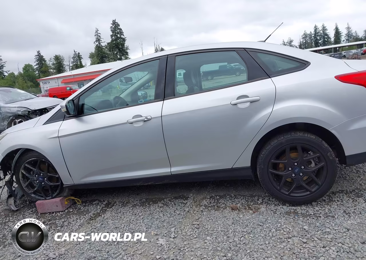 2016 Ford Focus Se VIN:1FADP3F23GL286271 - 15