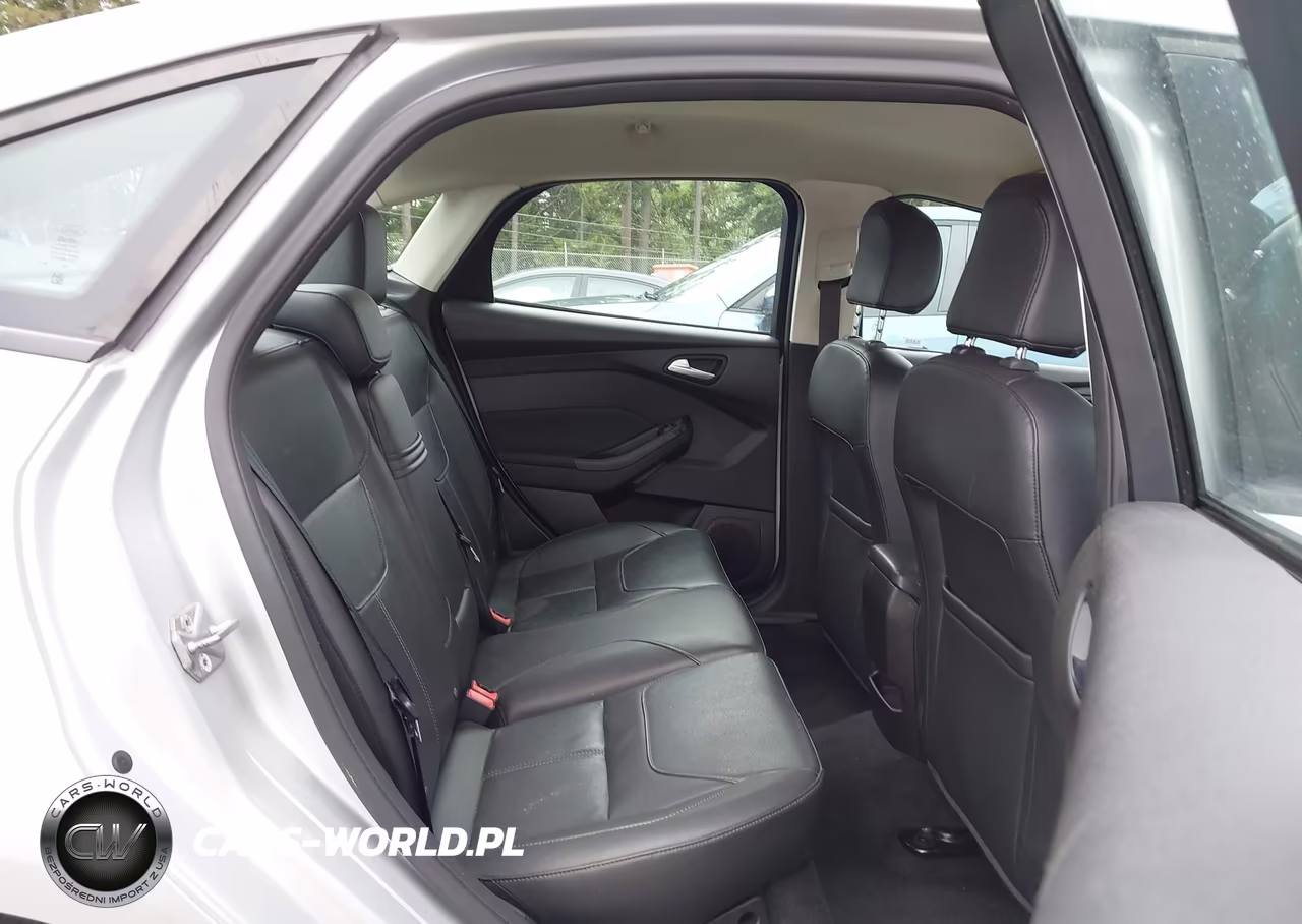 2016 Ford Focus Se VIN:1FADP3F23GL286271 - 19