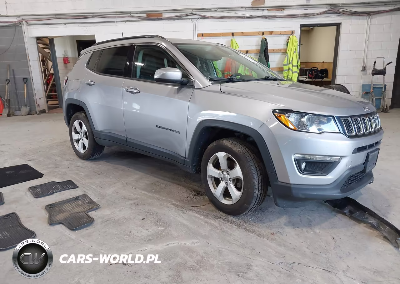 2018 Jeep Compass Latitude 4X4 – zdjęcie 1 z 16
