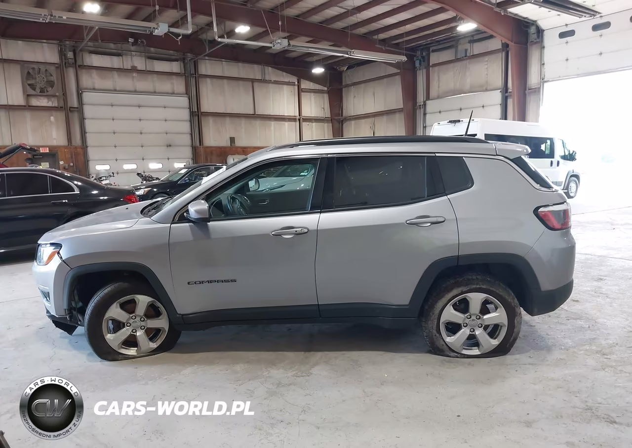 2018 Jeep Compass Latitude 4X4 VIN:3C4NJDBB9JT440683 - 14
