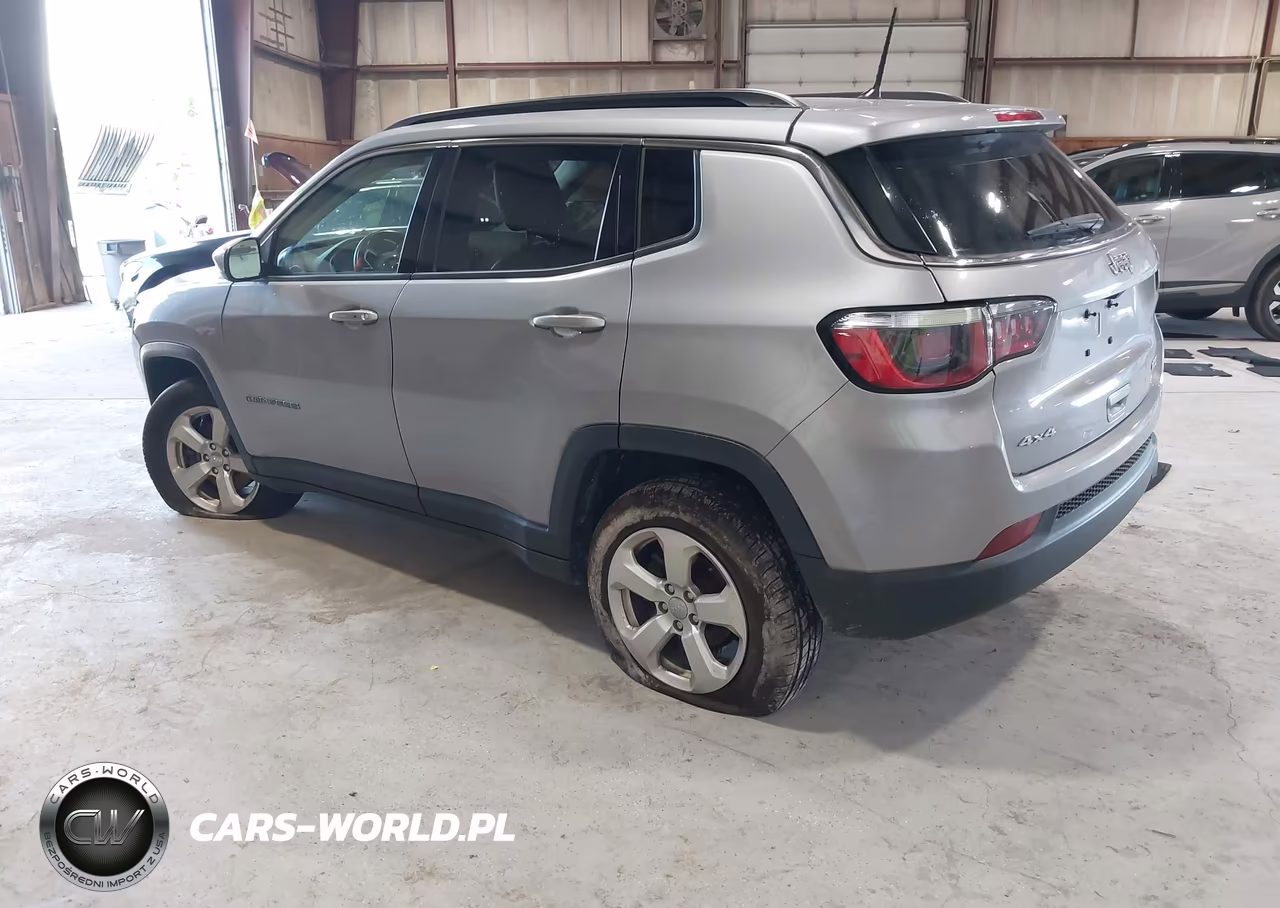 2018 Jeep Compass Latitude 4X4 VIN:3C4NJDBB9JT440683 - 3