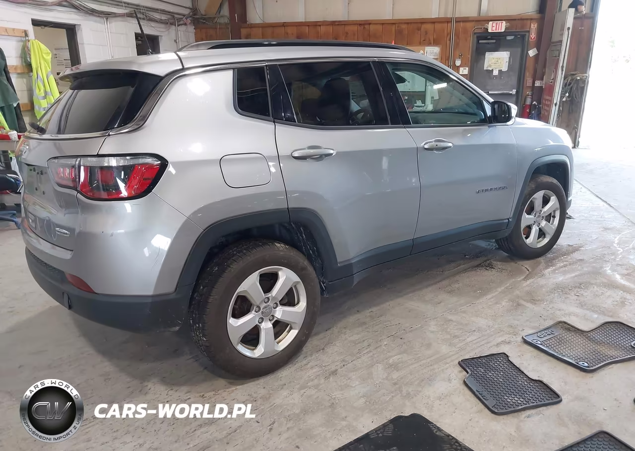 2018 Jeep Compass Latitude 4X4 VIN:3C4NJDBB9JT440683 - 4