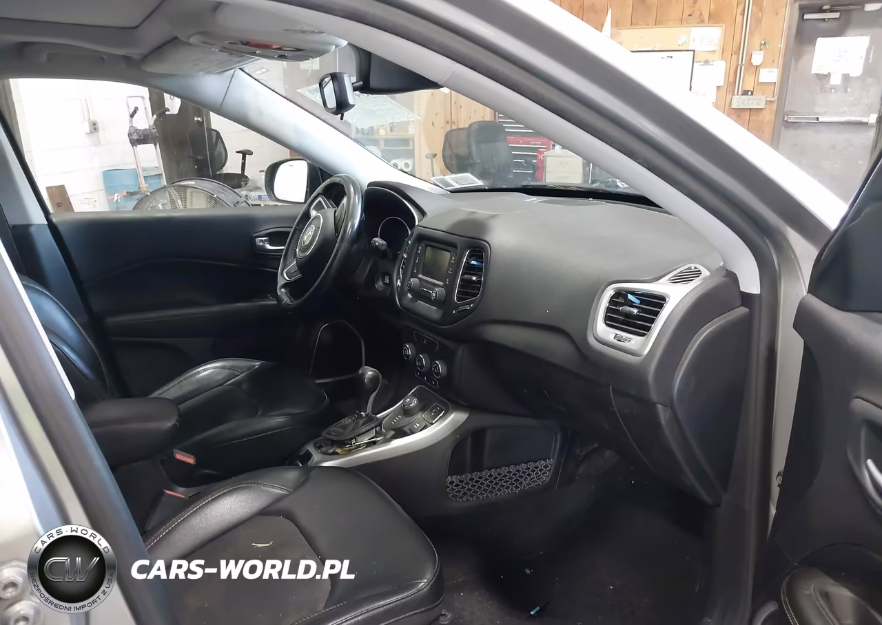 2018 Jeep Compass Latitude 4X4 VIN:3C4NJDBB9JT440683 - 5