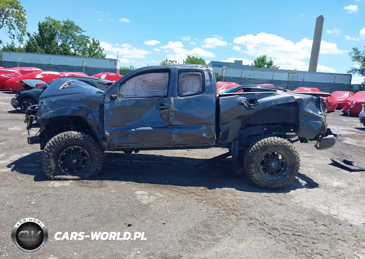 2013 Toyota Tacoma Base V6 VIN:5TFUU4EN1DX057774 - 13