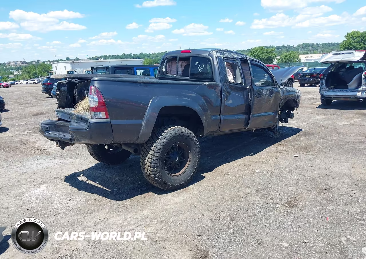 2013 Toyota Tacoma Base V6 VIN:5TFUU4EN1DX057774 - 4