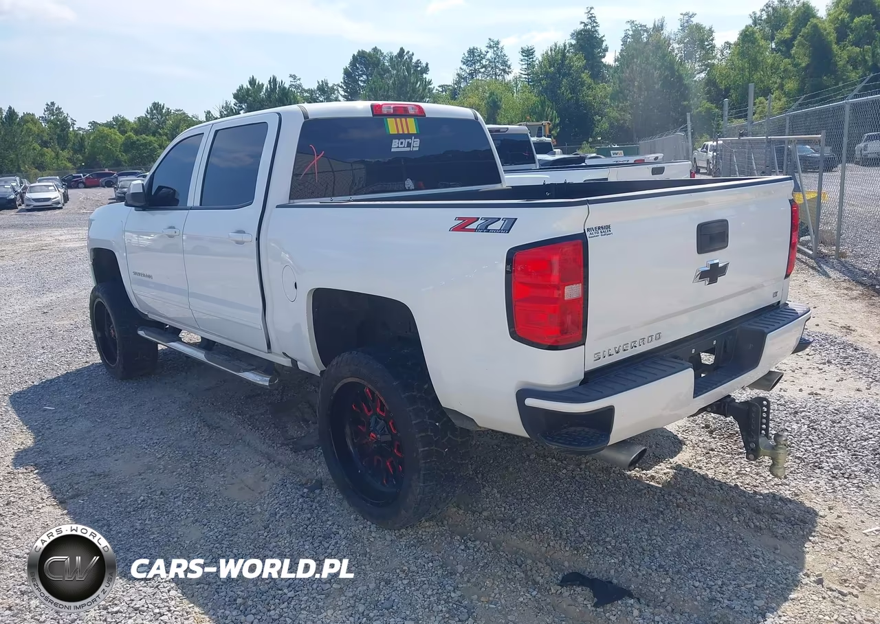 2018 Chevrolet Silverado 1500 2Lt VIN:3GCUKREC9JG294904 - 3