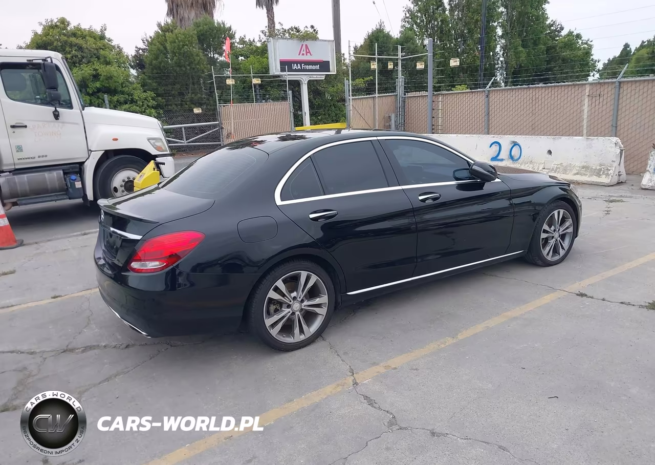 2016 Mercedes-Benz C 300 VIN:55SWF4JB8GU132711 - 4