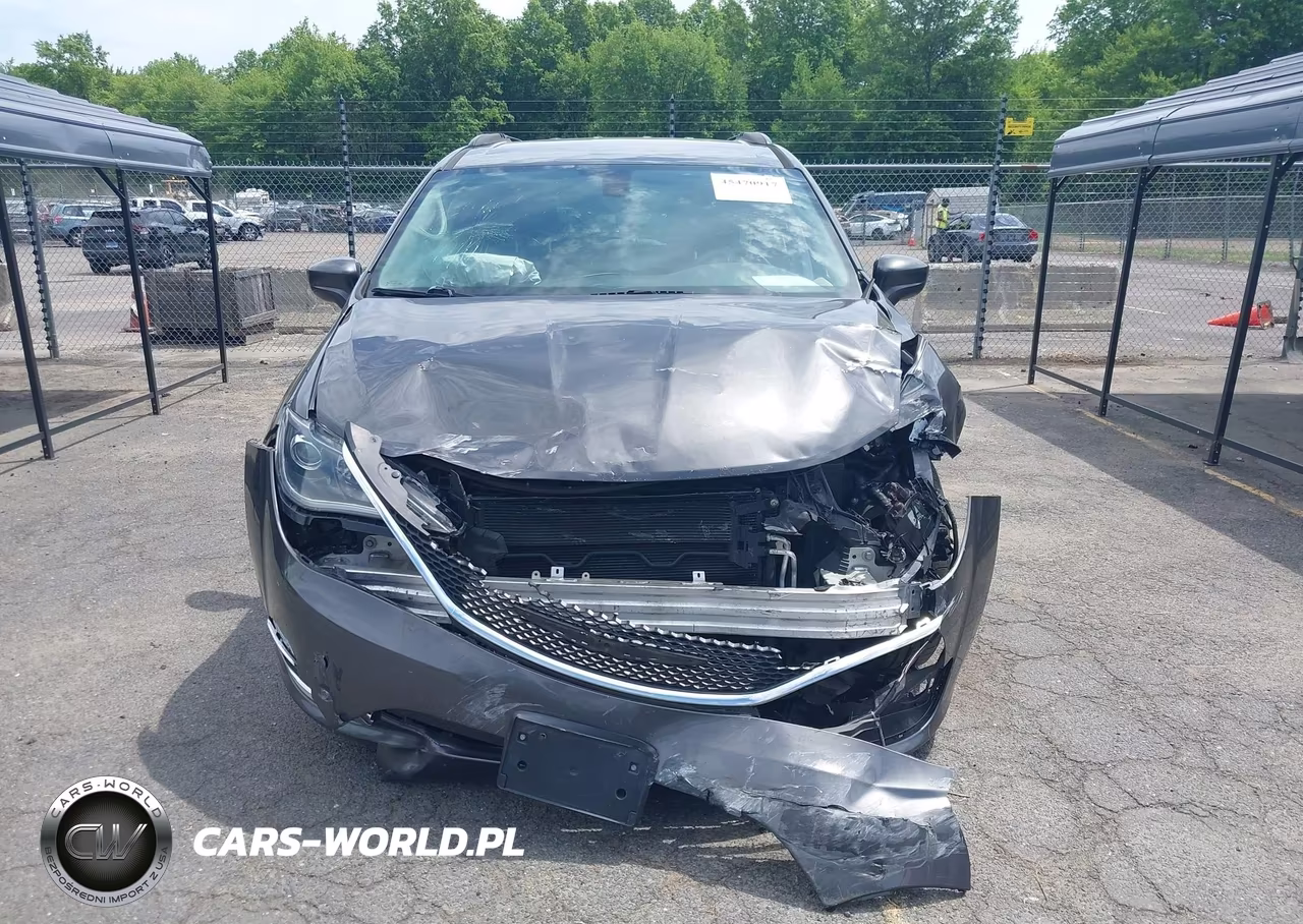 2017 Chrysler Pacifica Touring-L VIN:2C4RC1BG3HR831444 - 12