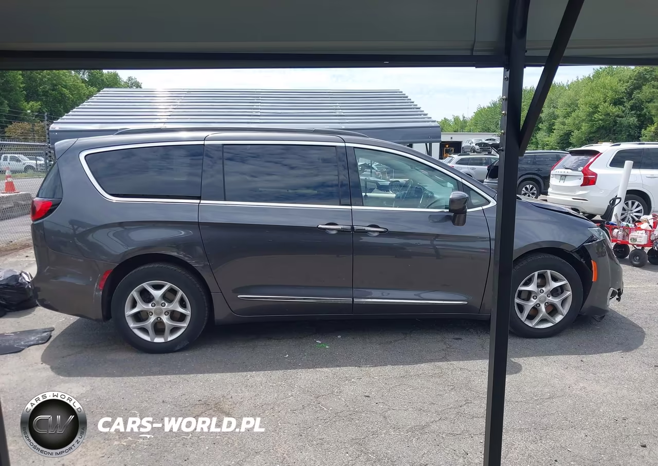 2017 Chrysler Pacifica Touring-L VIN:2C4RC1BG3HR831444 - 13