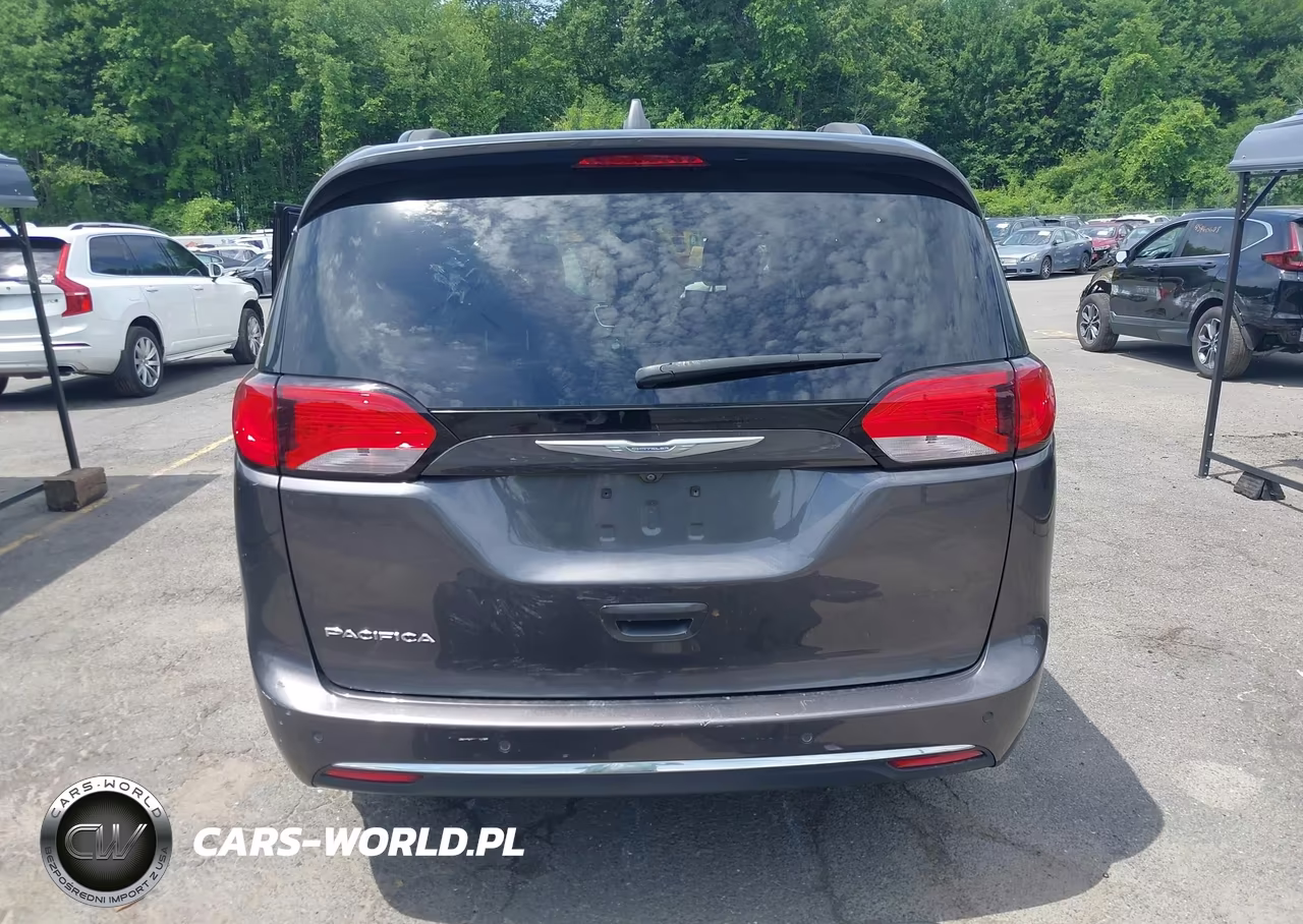 2017 Chrysler Pacifica Touring-L VIN:2C4RC1BG3HR831444 - 16